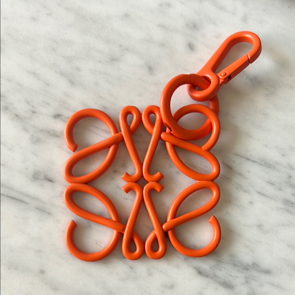 Loewe Vibrant Orange Keychain NWT - Picture 6 of 10